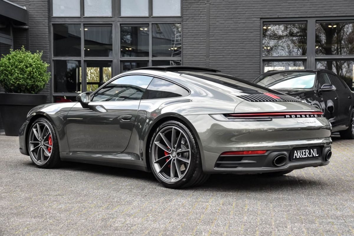 Porsche 992 carrera 4s